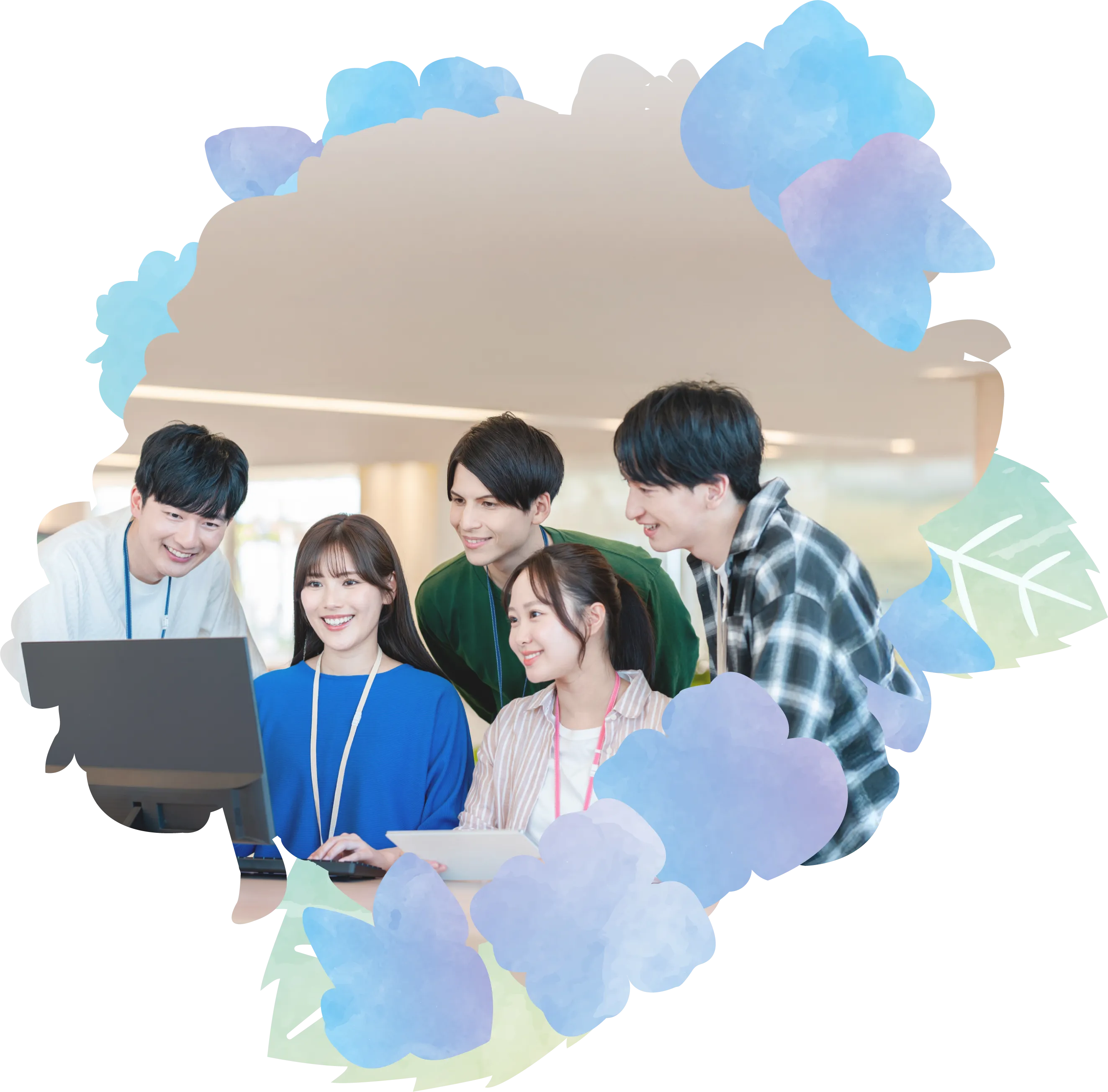 皆で楽しそうにパソコンをしている様子